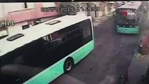 Freni boşalan halk otobüsünün binaya çarpma anı kamerada
