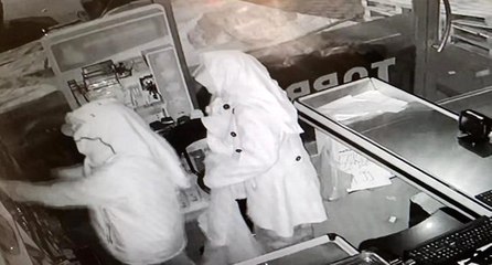 Kadın kıyafeti giyip soygun yaptılar
