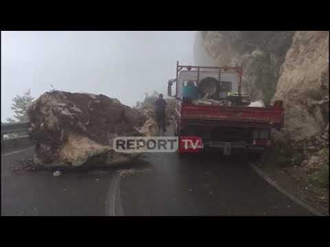 Report TV -Shkëmbinjtë shemben mbi rrugë, bllokohet aksi turistik Krujë Sarisalltik
