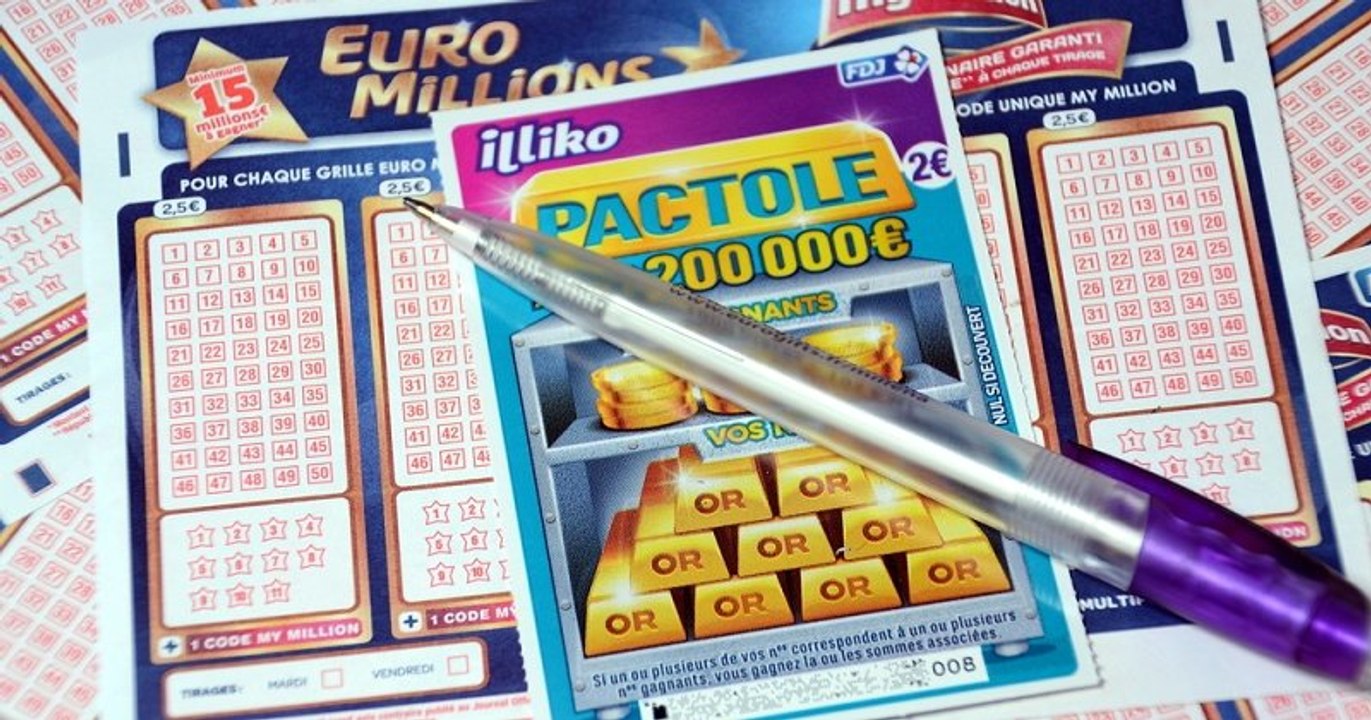 Elle tombe par hasard sur un billet d'Euromillions dans la rue et gagne 12 millions d'euros !