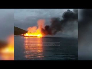 Flakët përfshijnë anijen turistike në Karaburun