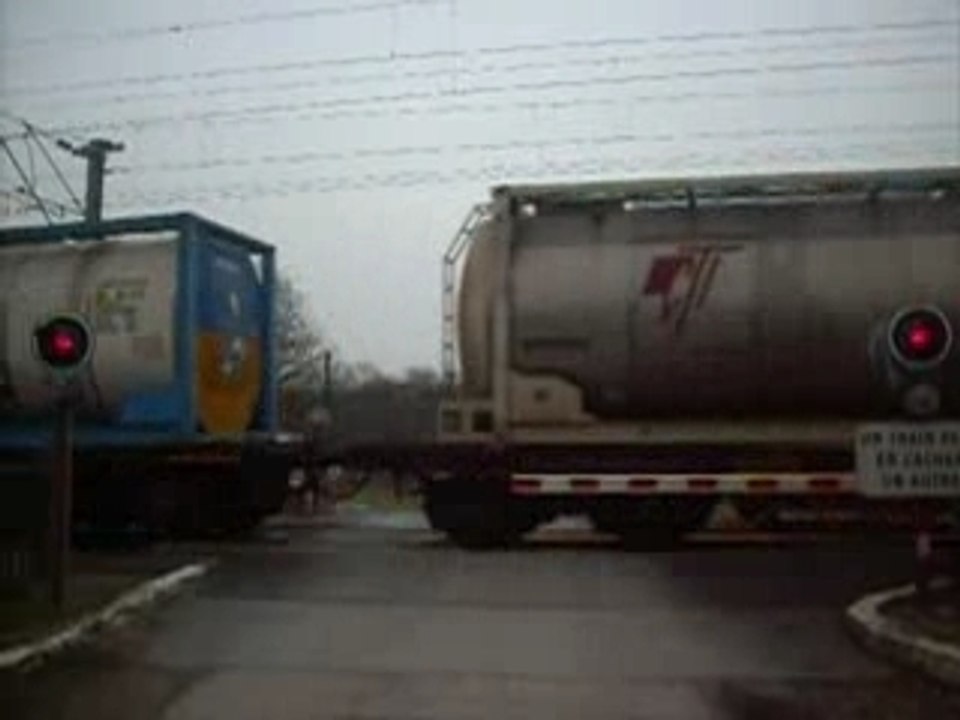 Croisement Banlieue - Fret