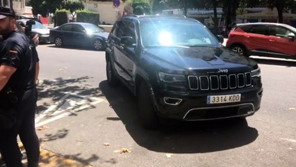 Anil Murthy llega a las oficinas para reunirse con Alemany por la Crisis con Peter Lim