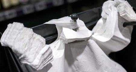 Poşete para vermek istemeyen vatandaş, ücretsiz olan ince poşetlere yöneldi