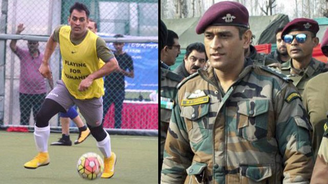 MS Dhoni Plays Football With Actor Arjun Kapoor In Mumbai || Oneindia Telugu