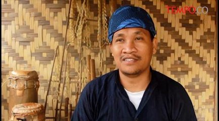 Berbalas-Pantun-Dalam-Kesenian-Angklung-Buhun-Baduy.flv