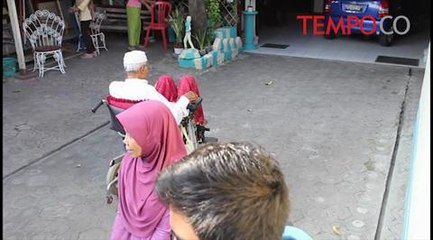 Pengusaha Mebel Ini Bagikan Seribu Amplop Zakat Mal