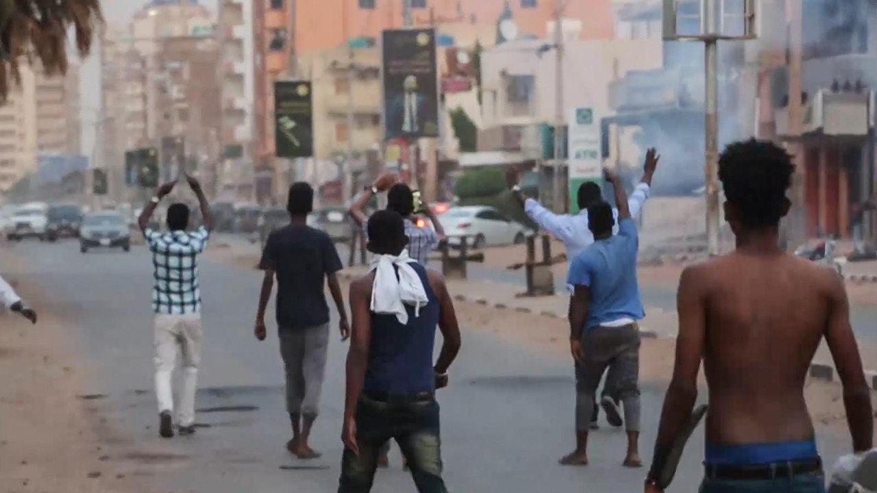 قتلى في تفريق مظاهرة بمدينة الأبيّض السودانية