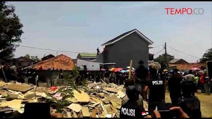 Rekonstruksi Pembunuhan Anak Dalam Kardus, Dipenuhi Warga