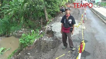 Truk Angkut Campuran Beton Jalan Terjun ke Jurang