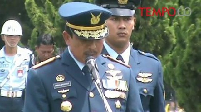 Isak Tangis Iringi Pemakaman Pilot Super Tucano Ivy Safatillah