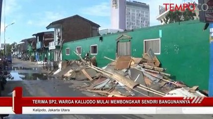 Terima SP2, Warga Kalijodo Mulai Membongkar Sendiri Bangunannya