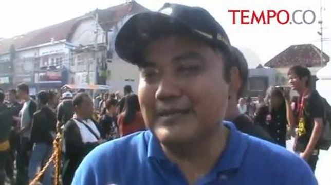 Warga Yogya Antusias Lihat Gerhana Matahari di Tugu Pal Putih