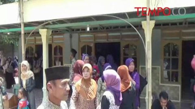 Bocah yang Jatuh dari Lantai 38 Itu Dimakamkan