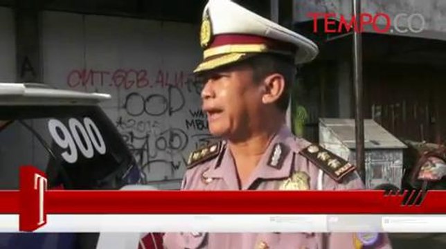 Hujan Deras, Jalan Ini Amblas Sedalam Satu Meter