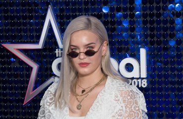 Anne-Marie plays hotel set after Korean show is cancelled