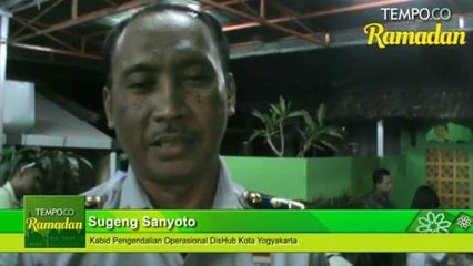 Descargar video: Urai Kemacetan Pada Arus Mudik,Dishub Yogyakarta Lakukan Rekayasa Lalu Lintas