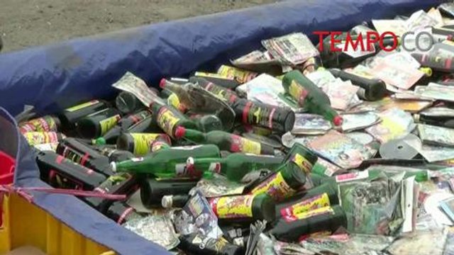 Polres Serang Musnahkan Miras dan VCD Bajakan