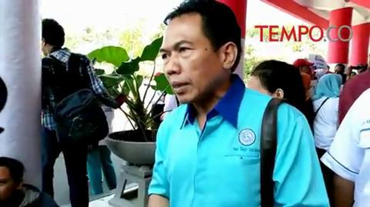 Ibu-Ibu Geruduk Balai Kota agar Risma Tetap di Surabaya