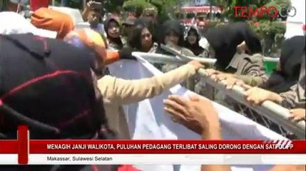 Menagih Janji Walikota Puluhan Pedagang Saling Dorong Dengan Satpol PP