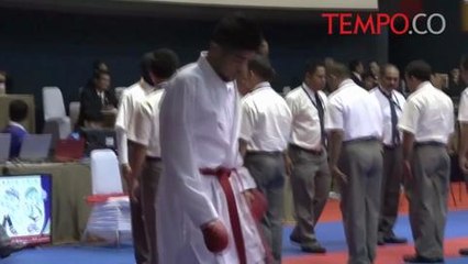 PON XIX: Karateka Umar dan Hendro Dominasi Emas