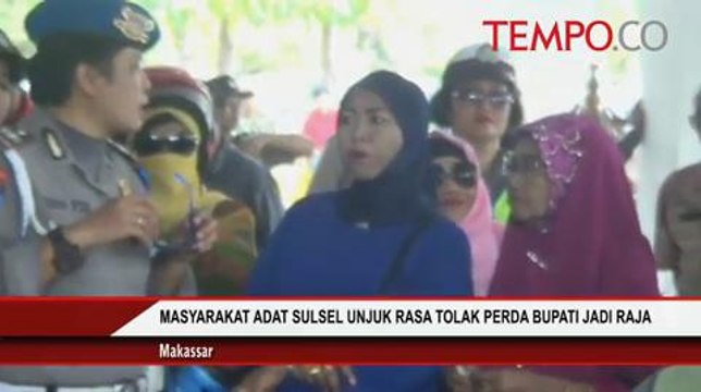 Masyarakat Adat Berunjuk Rasa Tolak Perda Bupati Jadi Raja