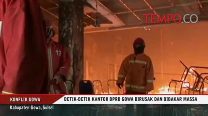 Detik-Detik Kantor DPRD Gowa Dirusak dan Dibakar Massa