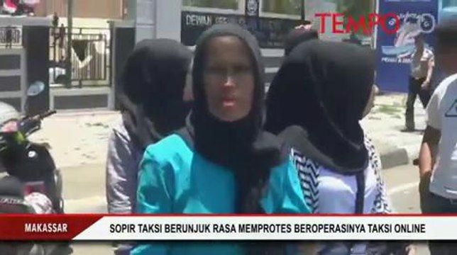 Puluhan Sopir Taksi Demo Memprotes Taksi Online