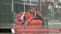 Banjir Putus Akses Jalan Regency  Tangerang