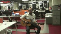 Menteri Hanif Dhakiri Ternyata Hobi Main Gitar dan Menyanyi