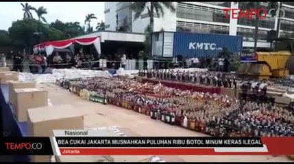 Video herunterladen: Bea Cukai DKI Jakarta Musnahkan Puluhan Ribu Botol Minuman Keras Ilegal Senilai 4 Miliar