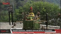 Tradisi Rewanda, Memberi Makan Kera di Goa Kreo