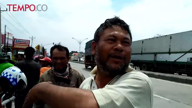 Hindari Sepeda Motor, Bus Ini Terbang Dan Masuk Ke Parit Di Jalur Pantura