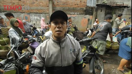 Gas Elpiji 3 Kg Mulai Langka, Warga Pasar Rebo Rela Antri