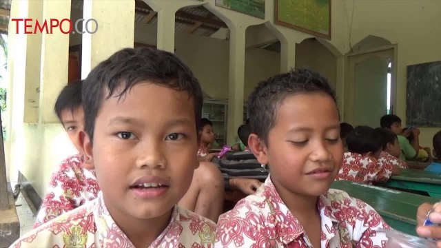 Khawatir Longsor Susulan, Siswa SD di Ponorogo Belajar di Masjid