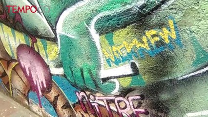 Seni Grafiti Hiasi Dinding Kusam Jalan Gardujati