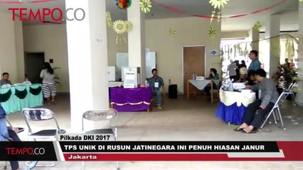 TPS Unik Pilkada DKI Ini Penuh Hiasan Janur
