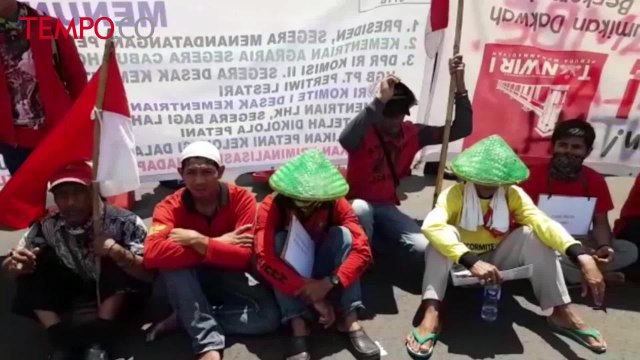 Konflik Agraria, Petani Gelar Aksi Kubur Diri di Depan Istana