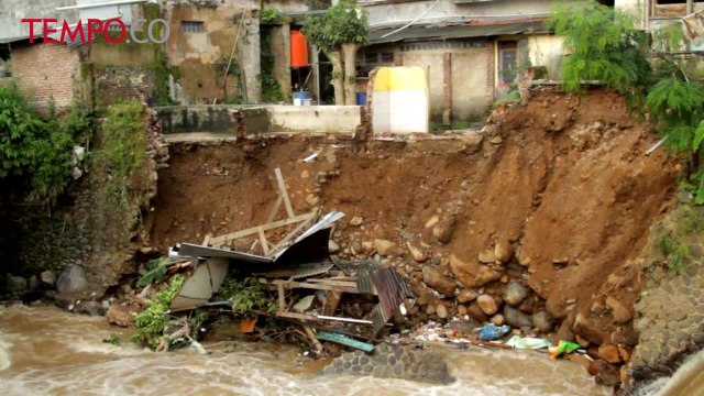 27 Rumah Rusak Tergerus Luapan Sungai Ciwidey