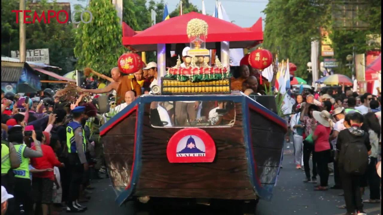 Ribuan Umat Budha Ikuti Kirab Waisak di Candi Borobudur