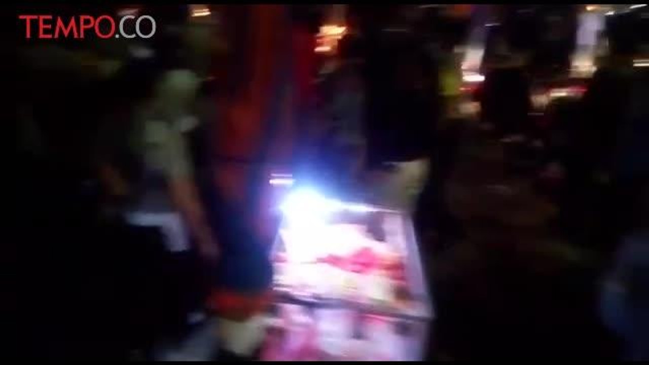 Tanpa Water Canon, Polisi Bubarkan Massa Aksi Bela Ahok dengan Sempritan