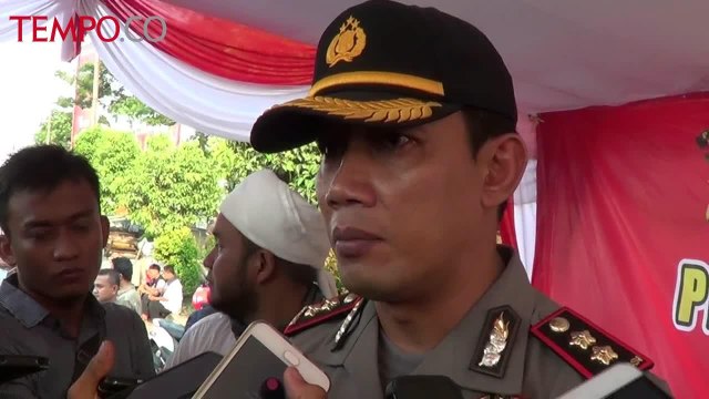 Jelang Puasa Polres Serang Kota Musnahkan Ribuan Botol Miras dan Sajam Dihadapan Santri