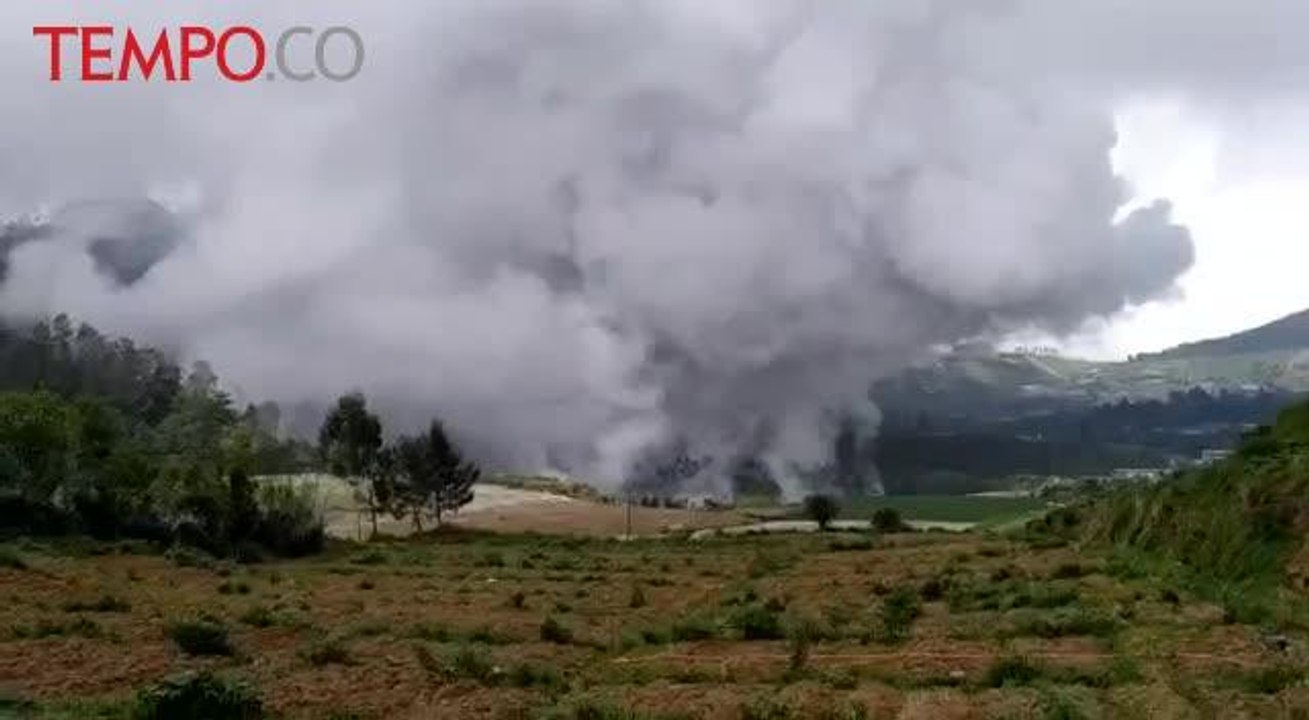 Begini Detik-detik Usai Kaawah Sileri Dieng Meletus Fraktik Setinggi 50 Meter