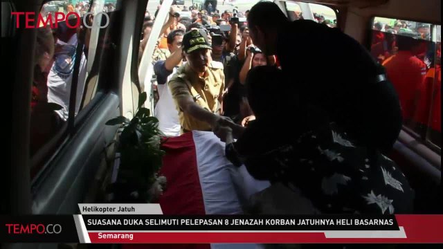 Suasana Duka Selimuti Pelepasan 8 Jenazah Korban Jatuhnya Helikopter Basarnas
