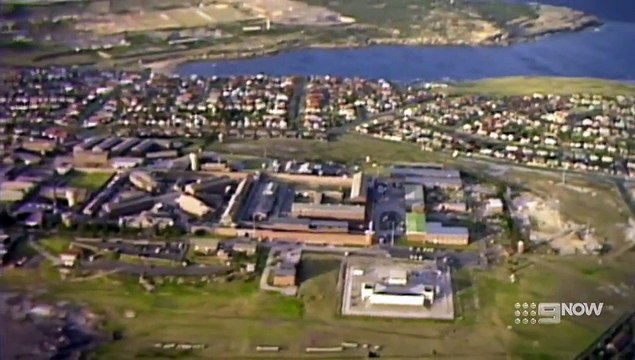 Suburban Gangsters S01E06 The Armed Robbers