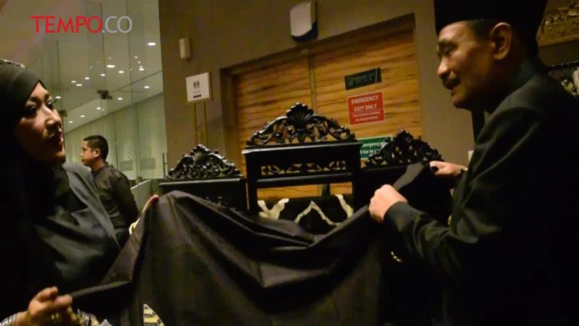 Gubernur DKI Djarot Terpikat Motif Batik Ahok