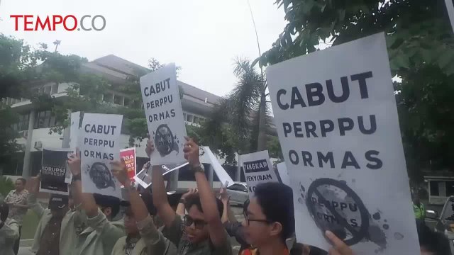 Demo Mahasiswa Sambut Kunjungan Presiden Joko Widodo ke UGM