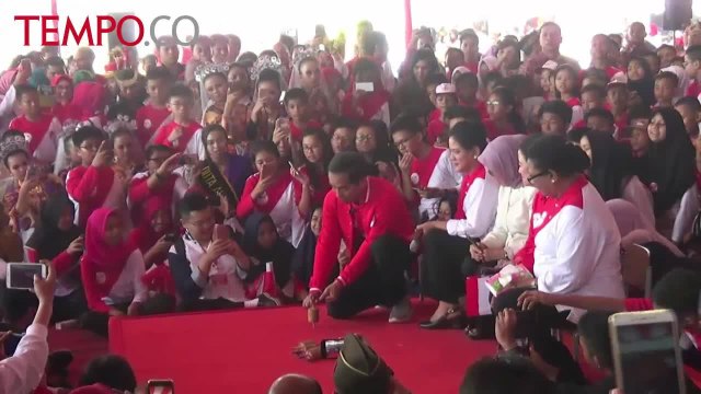 Ini Aksi Sulap Jokowi pada Hari Anak yang Cukup Menghibur