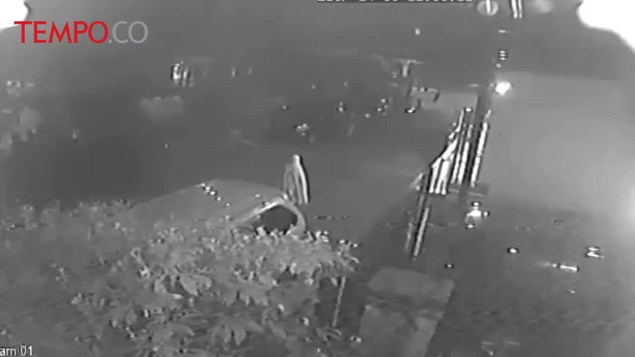 Rekaman CCTV: Detik-detik Penyiraman Air Keras ke Novel Baswedan