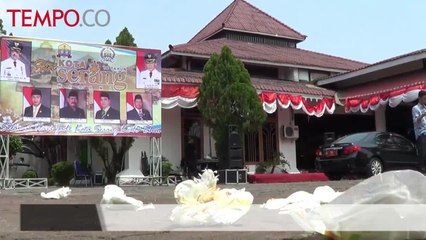 Lempar Pembalut Demo HUT 10 Tahun Kota Serang Ricuh